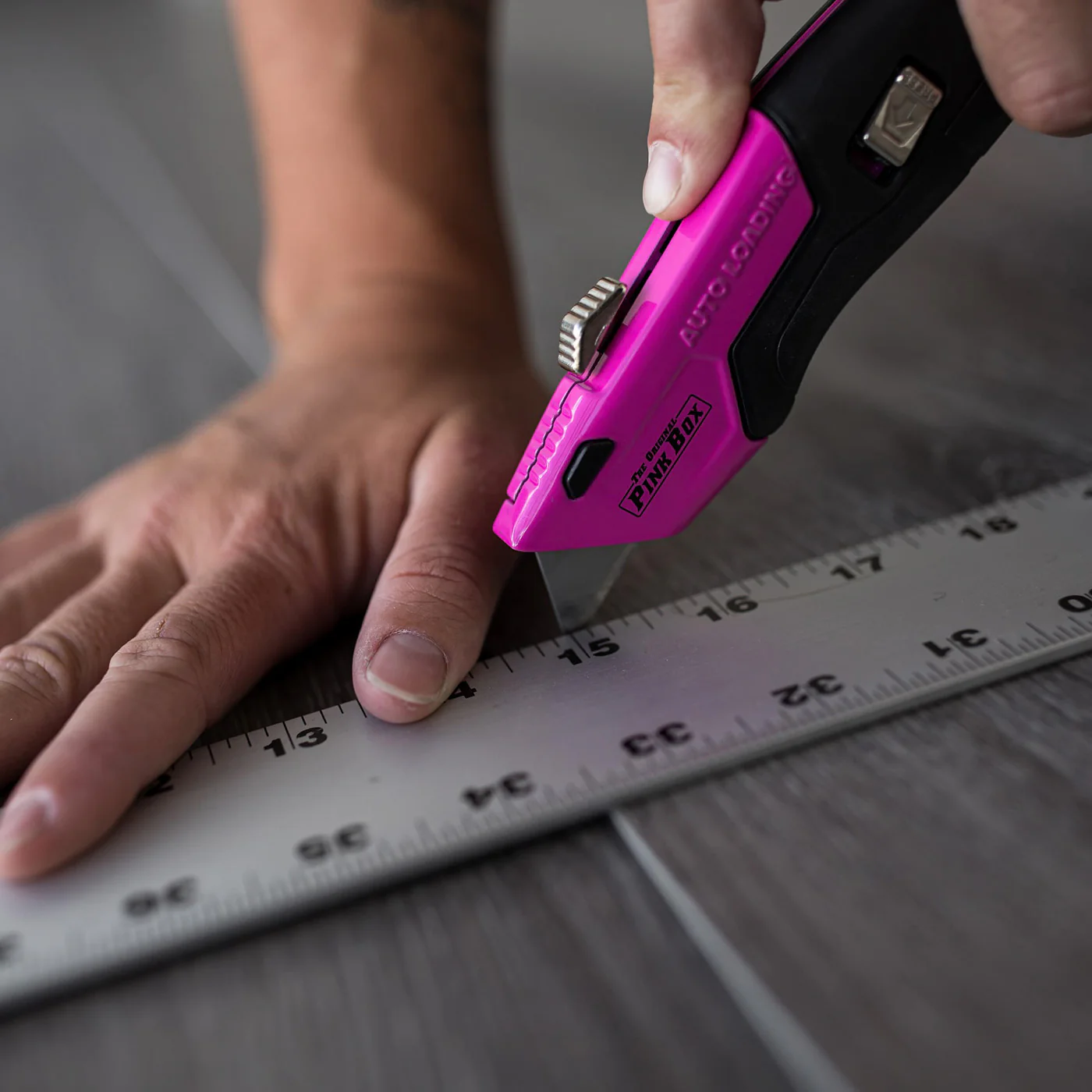 Auto-Loading Retractable Utility Knife - Image 6